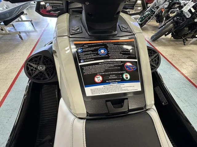 Slide: The Image of Yamaha VX Cruiser HO 2026 - 14