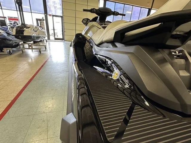 Slide: The Image of Yamaha VX Cruiser HO 2026 - 18