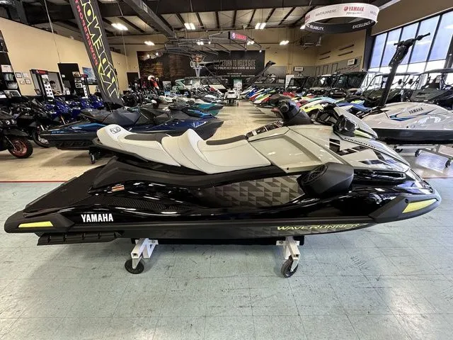 Slide: The Image of Yamaha VX Cruiser HO 2026 - 5