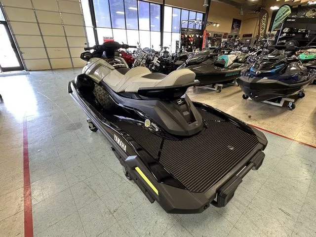 Slide: The Image of Yamaha VX Cruiser HO 2026 - 7