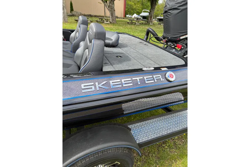 Slide: The Image of 2022 Skeeter ZX150 boat with sleek design and comfortable seating. - 3