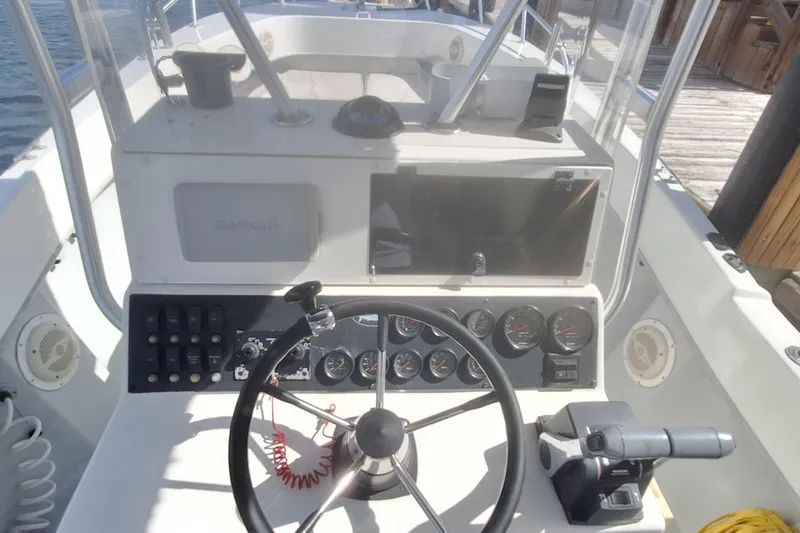 Slide: The Image of Helm console of a 2001 Dusky 252 Open Fisherman boat. - 12
