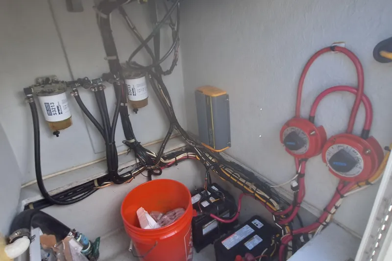Slide: The Image of Electrical system of a 2001 Dusky 252 Open Fisherman boat. - 19