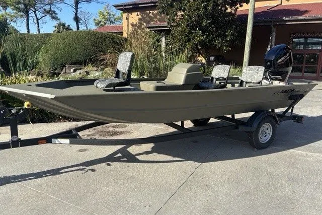 The Image of 2026 Tracker Grizzly 1754 SC boat on trailer, parked outdoors. - 0