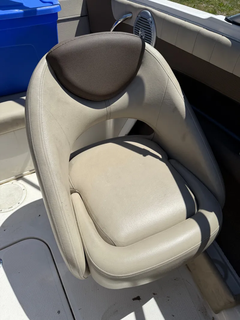 Slide: The Image of Beige seat in a 2015 Bayliner 185 boat. - 5