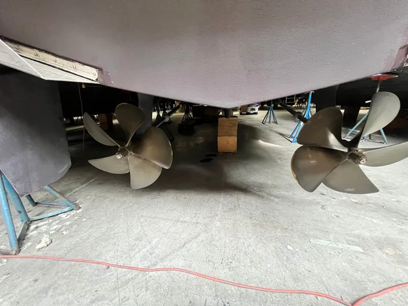Slide: The Image of Hatteras 40 DC 1991 boat hull with propellers in a shipyard. - 19