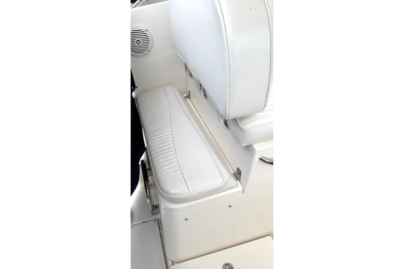 Slide: The Image of 2008 Seaswirl Striper 2901 Walkaround O/B interior seating, featuring white cushioned bench. - 5