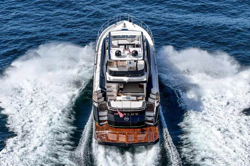 Slide: The Image of Galeon 640 Fly 2016 yacht cruising on open sea, rear view. - 11