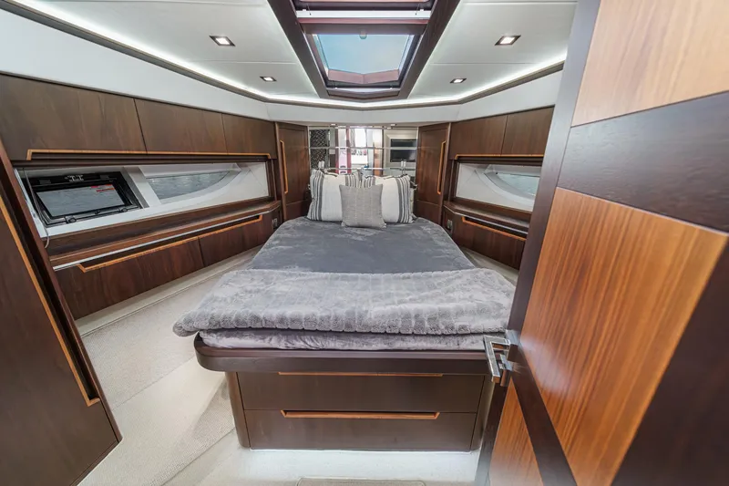 Slide: The Image of Galeon 640 Fly 2016 - 60