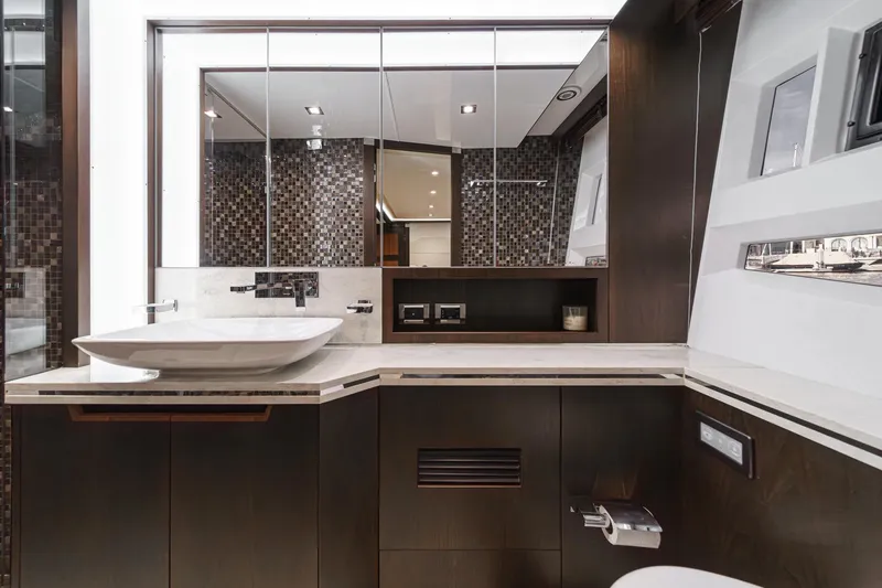 Slide: The Image of Galeon 660 Fly 2016 - 54