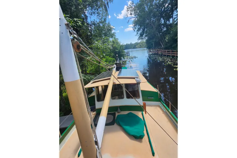 Slide: The Image of Looking aft from foredeck - 10