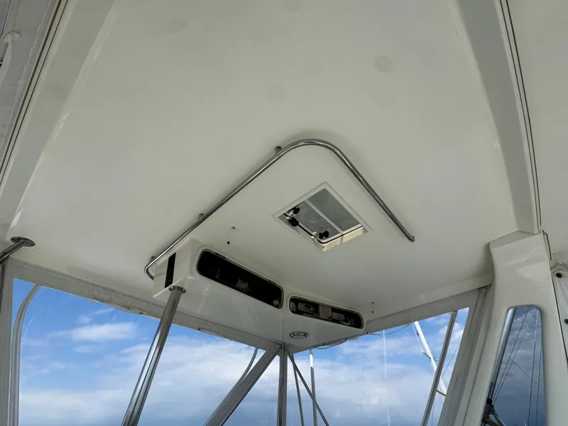 Slide: The Image of Interior view of a 1995 Ocean Yachts 42 SS boat. - 13