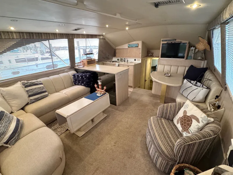 Slide: The Image of Interior of a 1995 Ocean Yachts 42 SS, featuring cozy and stylish decor. - 20