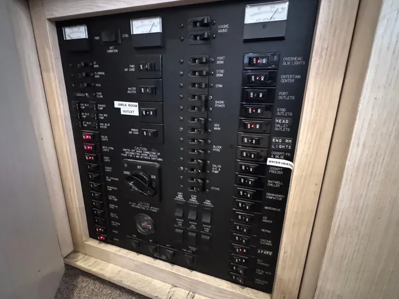 Slide: The Image of Electrical control panel on Ocean Yachts 42 SS, 1995 model. - 44