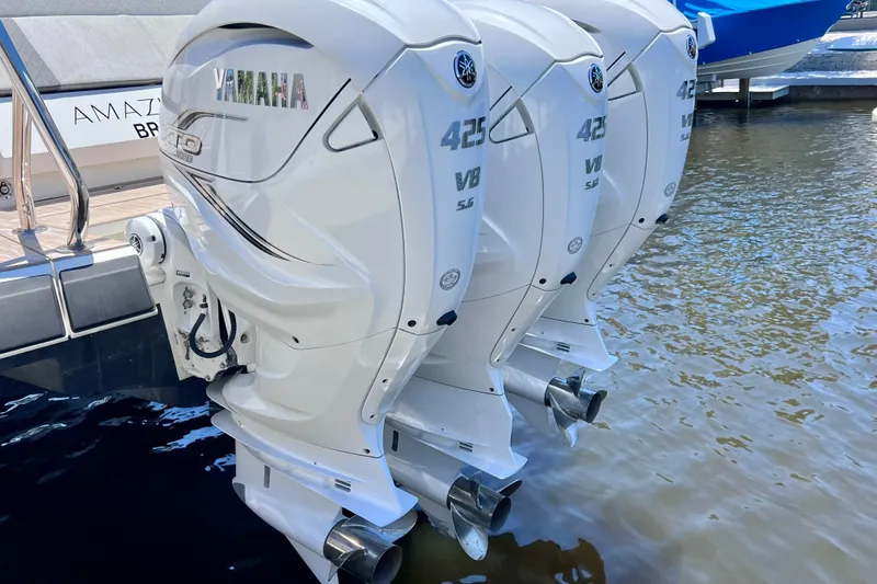 Slide: The Image of Triple Yamaha 425 V8 outboard engines on a 2022 Windy SR 44 BLACKHAWK boat. - 17