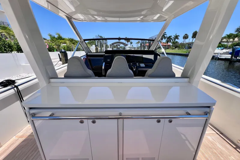 Slide: The Image of 2022 Windy SR 44 BLACKHAWK yacht interior with sleek design and modern amenities. - 37