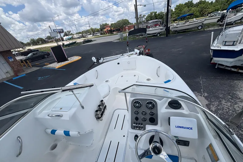 Slide: The Image of 2002 Wellcraft 180 Sportsman boat interior with steering wheel and control panel. - 15