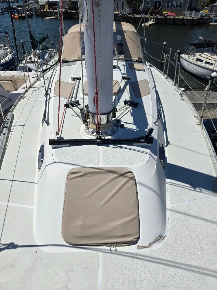 Slide: The Image of Deck of a 1995 Freedom sloop sailboat in harbor. - 21