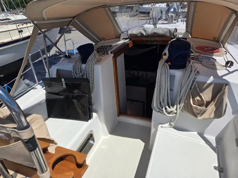 Slide: The Image of Cockpit of a 1995 Freedom sloop with ropes and equipment. - 31