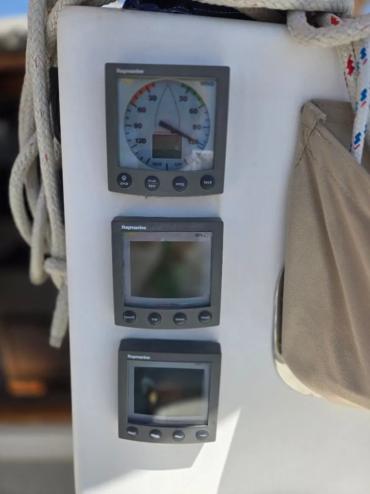 Slide: The Image of Raymarine instruments on a 1995 Freedom sloop. - 37