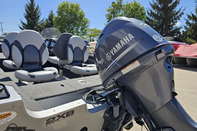 Slide: The Image of 2014 Alumacraft Classic 165 boat with Yamaha outboard motor and comfortable seating. - 23
