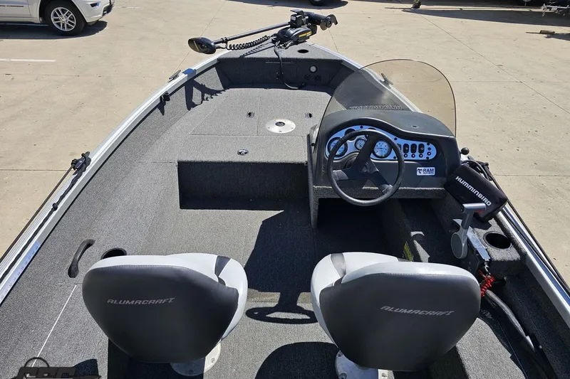 Slide: The Image of 2014 Alumacraft Classic 165 boat interior with steering console and seating. - 41