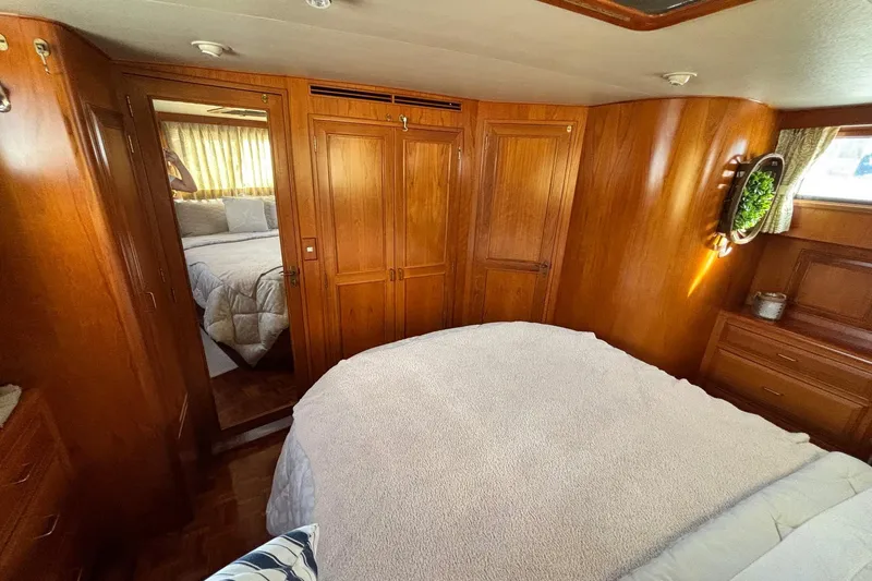 Slide: The Image of Luxurious 1992 Ocean Alexander 456 Classicco yacht bedroom with elegant wood paneling. - 38