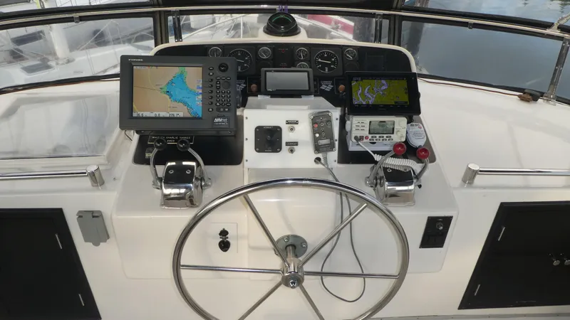 Slide: The Image of Cockpit of 1992 Ocean Alexander 456 Classicco with navigation equipment and steering wheel. - 42