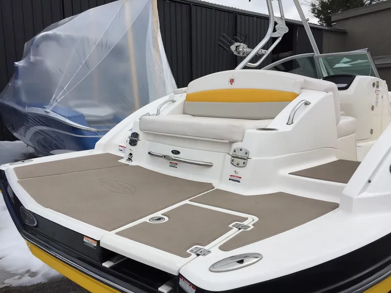 Slide: The Image of 2009 Chaparral Sunesta 244 Xtreme boat with spacious deck. - 6