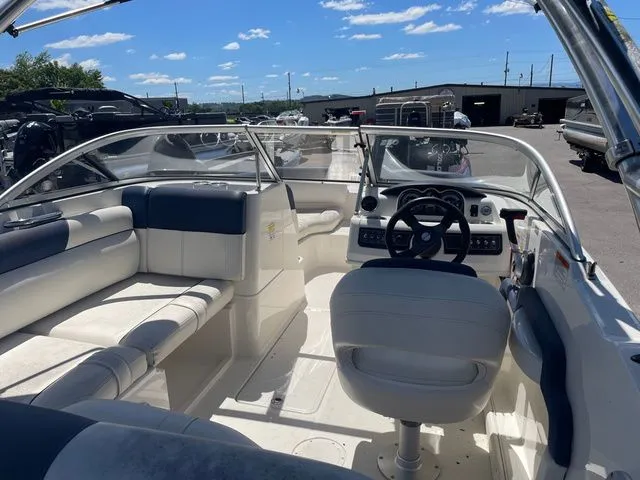Slide: The Image of Bayliner 195 Deck Boat 2015 - 5