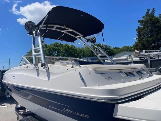 Slide: The Image of Bayliner 195 Deck Boat 2015 - 8