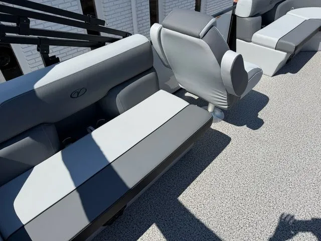 Slide: The Image of Veranda Vista View 20RC 2026 - 9