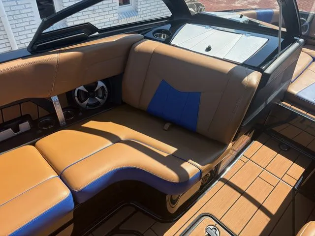 Slide: The Image of Malibu Wakesetter® 23 MXZ 2020 - 10