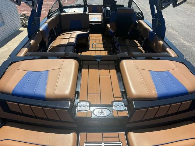 Slide: The Image of Malibu Wakesetter® 23 MXZ 2020 - 12