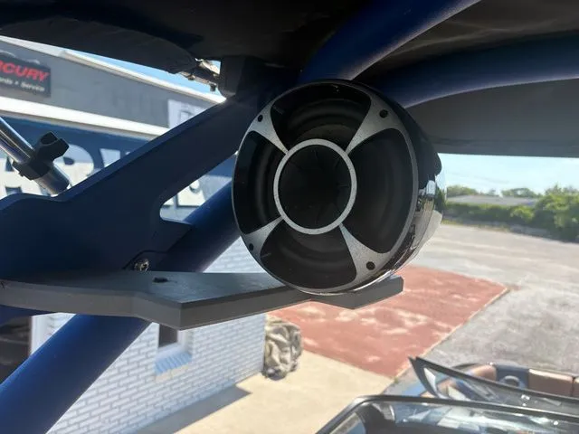 Slide: The Image of Malibu Wakesetter® 23 MXZ 2020 - 17