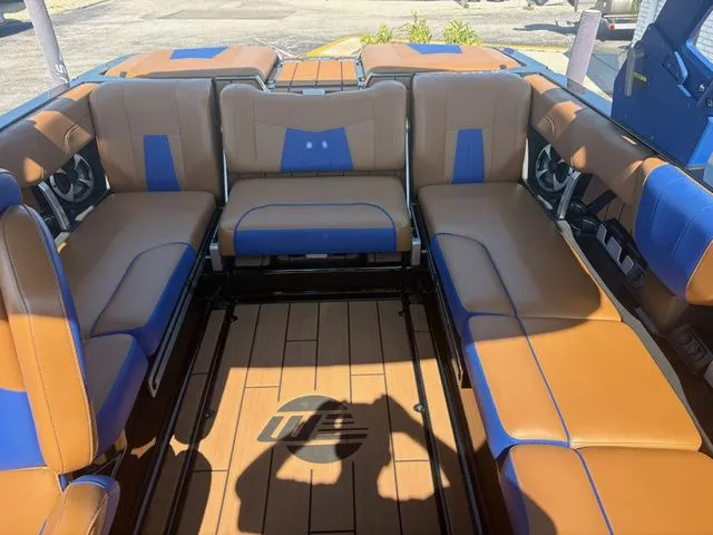 Slide: The Image of Malibu Wakesetter® 23 MXZ 2020 - 8