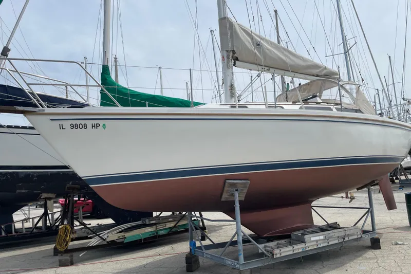 The Image of 1988 Catalina 30 sailboat on a stand, with visible registration number IL 9808 HP. - 0
