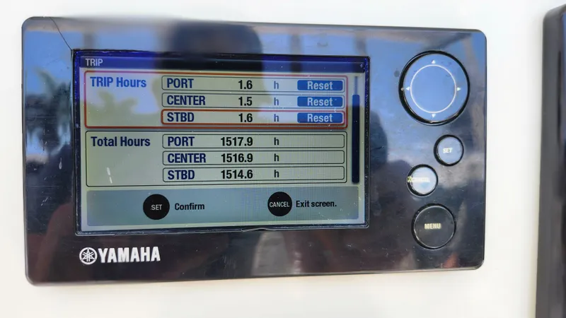 Slide: The Image of Yamaha display on Hydra-Sports 3400 CC boat, 2014 model. - 13