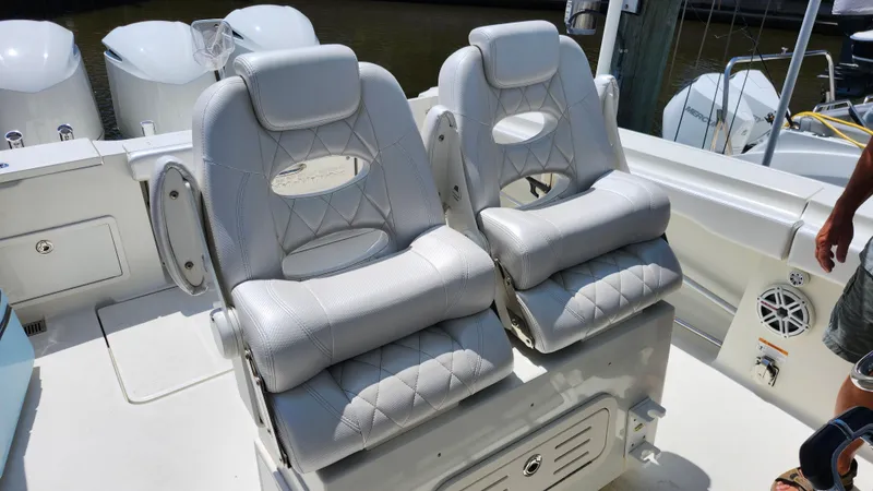 Slide: The Image of 2014 Hydra-Sports 3400 CC boat seats, luxurious design. - 19