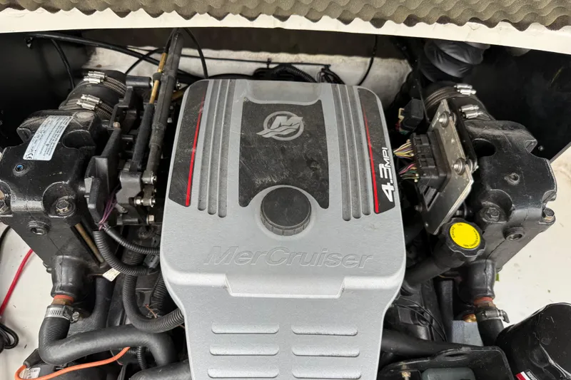 Slide: The Image of MerCruiser 4.3 MPI engine in a 2016 Tahoe 500 TF boat. - 34
