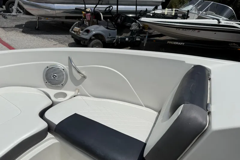 Slide: The Image of Interior of a 2016 Tahoe 500 TF boat, featuring seating and speaker. - 40