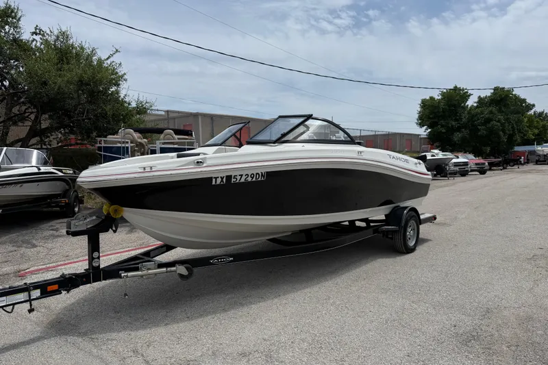 Slide: The Image of 2016 Tahoe 500 TF boat on trailer in outdoor lot, ready for transport. - 6