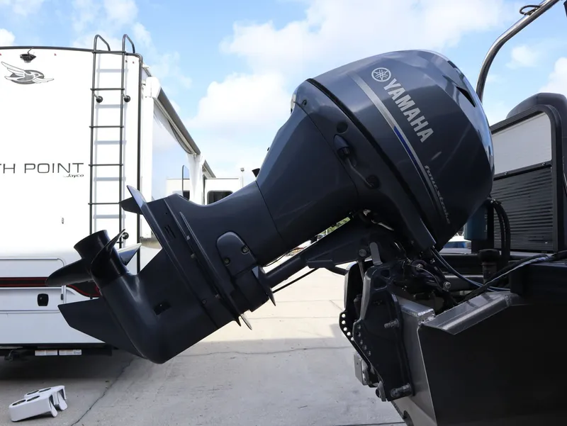 Slide: The Image of Yamaha outboard motor on a 2022 Manitou AURORA LE 20RF. - 10
