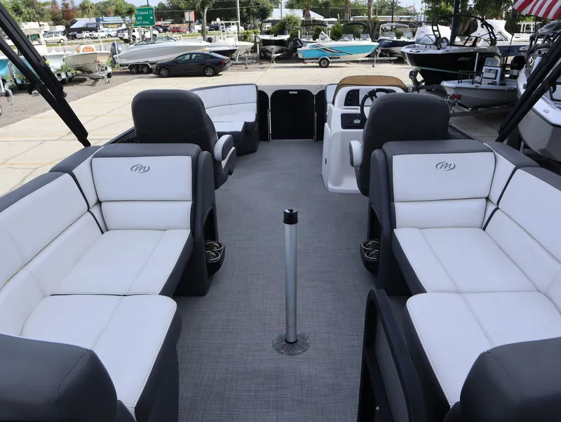Slide: The Image of Interior of 2022 Manitou AURORA LE 20RF with luxurious seating. - 12