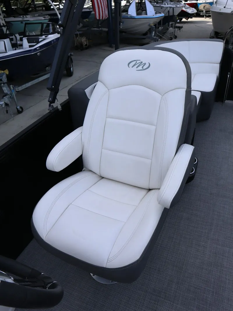 Slide: The Image of Luxurious seat in Manitou AURORA LE 20RF boat, year 2022. - 15