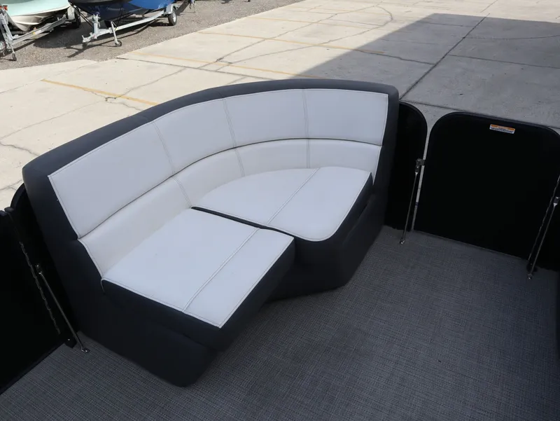 Slide: The Image of Interior of 2022 Manitou AURORA LE 20RF with white seating area. - 17