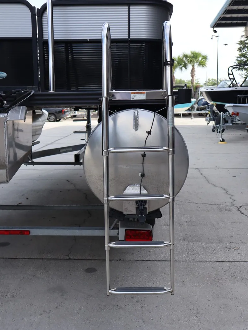 Slide: The Image of Manitou AURORA LE 20RF 2022 with rear ladder. - 24
