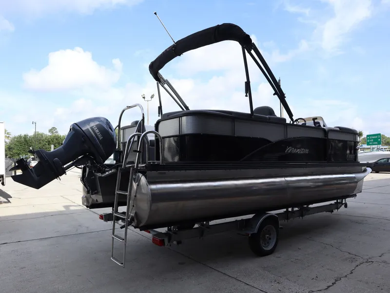 Slide: The Image of 2022 Manitou AURORA LE 20RF pontoon boat with Yamaha engine. - 7
