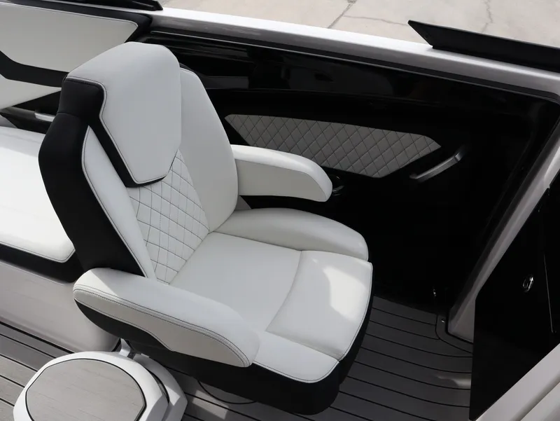 Slide: The Image of Luxurious seating in the 2026 Yamaha Boats 252XE model. - 11