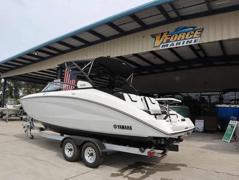 Slide: The Image of 2026 Yamaha Boats 252XE on trailer at VForce Marine. - 4